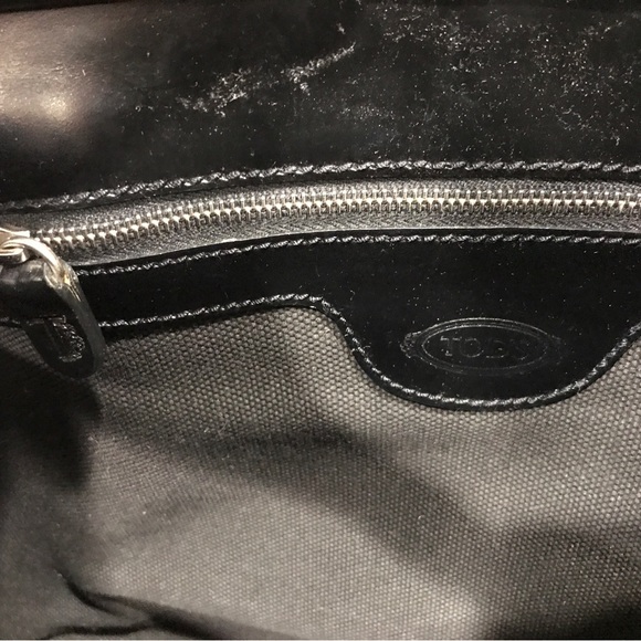 Tod’s Iconic Lady Di Black Tote - Picture 6 of 16